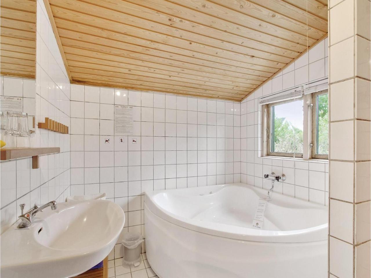 Awesome Home In Tranekr With 4 Bedrooms, Sauna And Wifi Tranekær Værelse billede